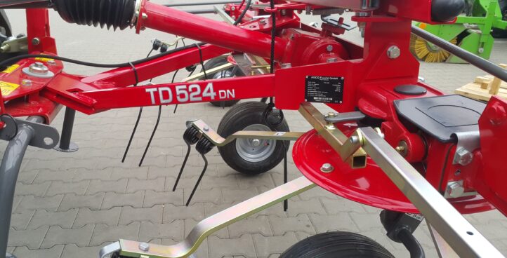 Przetrząsacz MF TD 524 DN